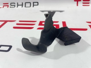Накладка декоративная петли капота, ориг. номер 1112072-00-B, Tesla Model 3 2017-2021