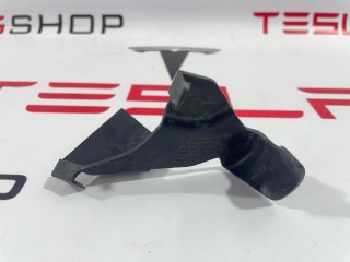 Накладка декоративная петли капота, ориг. номер 1112072-00-B, Tesla Model 3 2017-2021