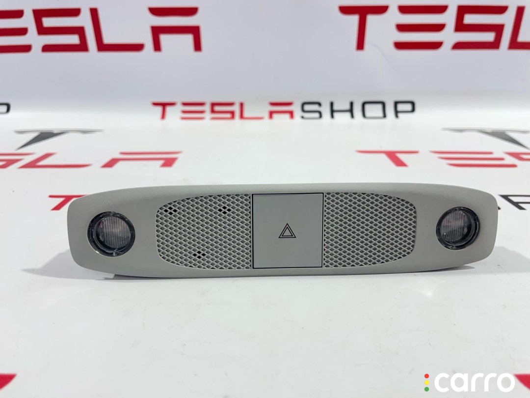 1092573-00-K Панель освещения с микрофоном и кнопкой аварийного сигнала Tesla Model 3 2019г. - фото №1