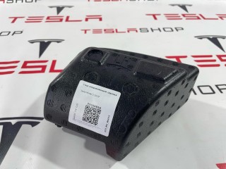 Упор направляющей сиденья, ориг. номер 1133020-00-D, Tesla Model 3 2017-2021