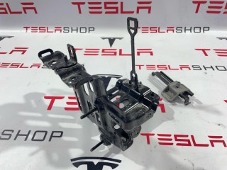 Крепление аккумулятора 12V, ориг. номер 1103710-00-B, 1119120-00-D, 1118599-00-S, 1103736-00-B, Tesla Model 3 2017-2021