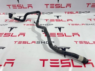 Патрубок системы охлаждения основной батареи, ориг. номер 1077586-00-C, Tesla Model 3 2017-2021