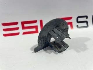 Кронштейн крепления парктроника, ориг. номер 1088438-00-A, Tesla Model 3 2017-2021