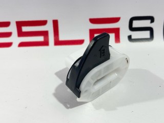 Клипса крепления заднего сиденья, ориг. номер 1099583-00-C, Tesla Model 3 2017-2021