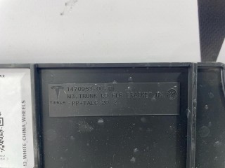 Кронштейн крепления обшивки багажника, ориг. номер 1470963-00-B, 1479703-00-A, Tesla Model 3 2017-2021