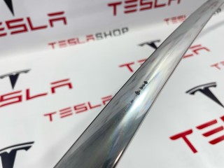 Молдинг кузова боковой, ориг. номер 1083520-00-D, Tesla Model 3 2017-2021