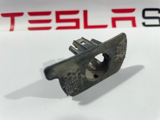 Кронштейн крепления парктроника, ориг. номер 1088440-00-A, Tesla Model 3 2017-2021