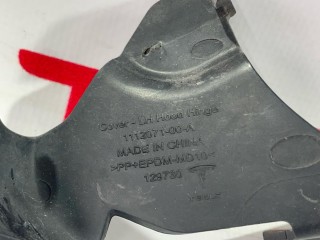 Накладка декоративная петли капота, ориг. номер 1112071-00-A, Tesla Model 3 2017-2021