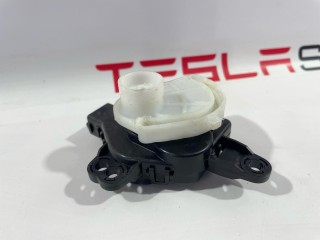 прочая запчасть, ориг. номер D267-AP9AA02, 6008247, 6007378-00-G, Tesla Model S 2012-2016
