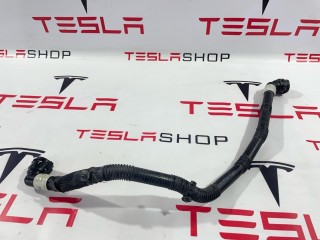 Патрубок радиатора выпускной правый, ориг. номер 1077589-00-E, Tesla Model 3 2017-2021