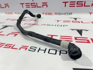 Патрубок радиатора выпускной правый, ориг. номер 1077589-00-E, Tesla Model 3 2017-2021