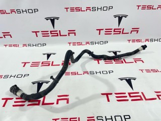 Патрубок системы охлаждения основной батареи, ориг. номер 1077592-00-F, Tesla Model 3 2017-2021