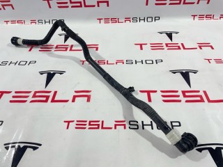 Патрубок системы охлаждения основной батареи, ориг. номер 1077597-00-D, Tesla Model 3 2017-2021