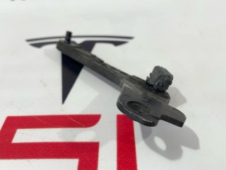 Кронштейн направляющая люка, ориг. номер 6008664-00-E, Tesla Model S 2012-2016