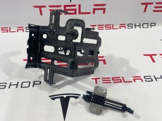 Крепление аккумулятора 12V, ориг. номер 1103710-00-B, 1119120-00-D, 1118599-00-S, 1103736-00-B, Tesla Model 3 2017-2021