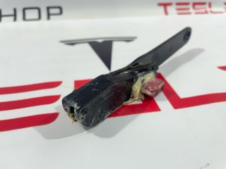 Кронштейн направляющая люка, ориг. номер 1034356-00-D, Tesla Model S 2016-2021