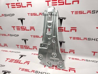 Пластина крепежная стойки С левая, ориг. номер 1086805-00-A, Tesla Model X 2015-2021