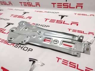 Пластина крепежная стойки С левая, ориг. номер 1086805-00-A, Tesla Model X 2015-2021