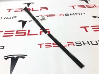 Крышка короба проводки камеры TRIPLE, ориг. номер 1079607-00-A, Tesla Model X 2015-2021