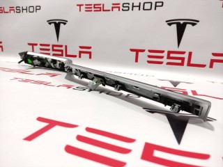 Накладка декоративная обшивки двери, ориг. номер 1035788-12-C, Tesla Model X 2015-2021