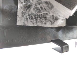 Накладка стойки А, ориг. номер 1035963-00-C, Tesla Model X 2015-2021