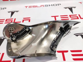 Накладка хромированная 2-го ряда сидения, ориг. номер 1062970-00-A, Tesla Model X 2015-2021