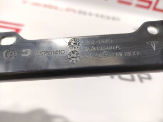 Кронштейн облицовки стойки, ориг. номер 1054068-00-A, Tesla Model X 2015-2021
