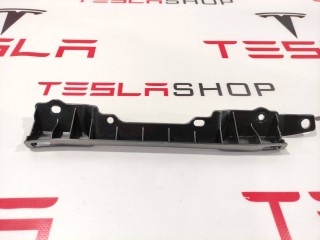 Кронштейн облицовки стойки, ориг. номер 1054068-00-A, Tesla Model X 2015-2021