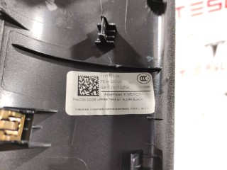 Накладка стекла, подъемной задней двери, ориг. номер 1051545-04-I, Tesla Model X 2015-2021
