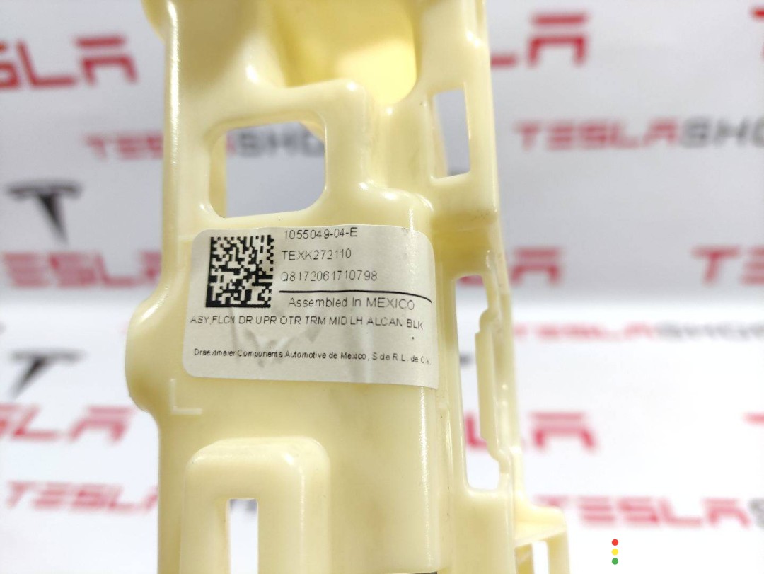 Кронштейн накладки, подъемной задней двери Tesla Model X 2015-2021, 1055049-04-E, фото 2