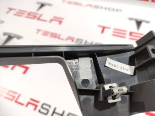 Накладка декоративная основания сидений 1-го ряда, ориг. номер 100676-00-D, Tesla Model X 2015-2021