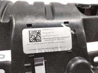 Кронштейн накладки, подъемной задней двери, ориг. номер 1055050-04-J, Tesla Model X 2015-2021