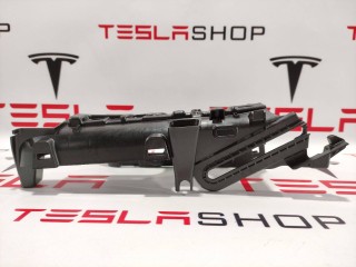 Кронштейн накладки, подъемной задней двери, ориг. номер 1055050-04-J, Tesla Model X 2015-2021