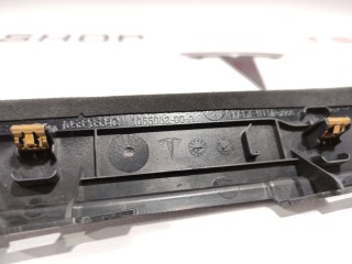 Накладка подъемной задней двери, ориг. номер 1055052-00-A, Tesla Model X 2015-2021