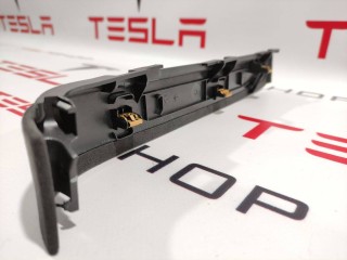 Накладка подъемной задней двери, ориг. номер 1055052-00-A, Tesla Model X 2015-2021