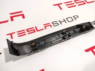 Накладка подъемной задней двери, ориг. номер 1055059-00-A, Tesla Model X 2015-2021