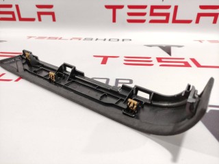 Накладка подъемной задней двери, ориг. номер 1055059-00-A, Tesla Model X 2015-2021