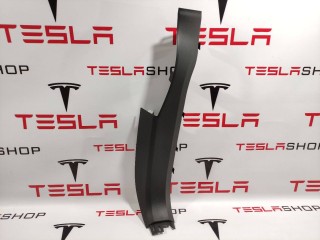 Накладка стойки А, ориг. номер 1035965-00-C, Tesla Model X 2015-2021