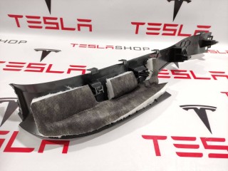 Накладка стойки А, ориг. номер 1035965-00-C, Tesla Model X 2015-2021