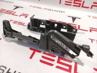 Кронштейн накладки, подъемной задней двери, ориг. номер 1055012-04-J, Tesla Model X 2015-2021