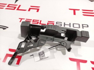 Кронштейн накладки, стойки C, ориг. номер 1053724-00-C, 1056085-00-C, Tesla Model X 2015-2021