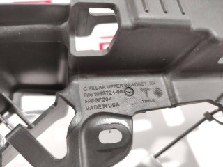 Кронштейн накладки, стойки C, ориг. номер 1053724-00-C, 1056085-00-C, Tesla Model X 2015-2021