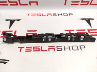 Кронштейн облицовки стойки B, ориг. номер 1056087-00-C, 1050784-00-C, Tesla Model X 2015-2021