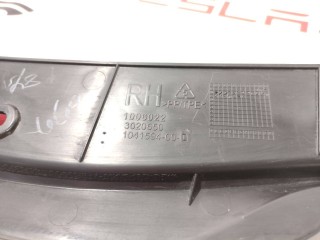 Накладка закрытия подъемной задней двери, ориг. номер 1041594-00-D, Tesla Model X 2015-2021