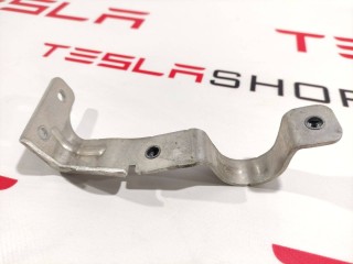 Кронштейн крепления 4-ходового клапана, ориг. номер 1031699-00-C, Tesla Model S