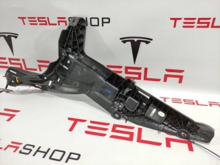Кронштейн внутренний стойки C, ориг. номер 1009273-00-E, Tesla Model S 2012-2016