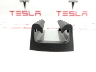 Заглушка салазки сиденья, ориг. номер 1097490-00-C, Tesla Model 3 2017-2021