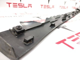 Накладка порога рокерной панели, ориг. номер 1089828-00-D, Tesla Model 3 2017-2021