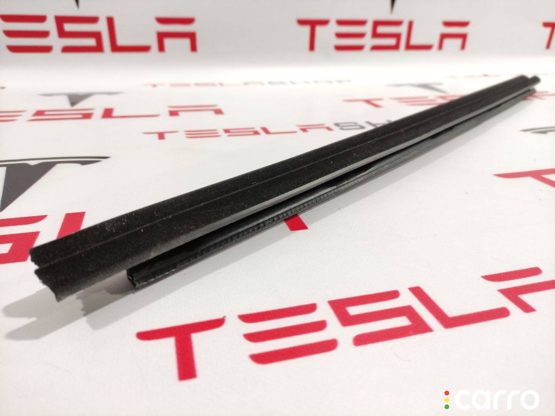 Уплотнитель стекла внутренний двери Tesla Model S 2012-2016, 1038405-00-A, фото 1