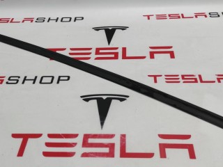 Уплотнитель подъемной задней двери, ориг. номер 1069003-00-C, Tesla Model X 2015-2021